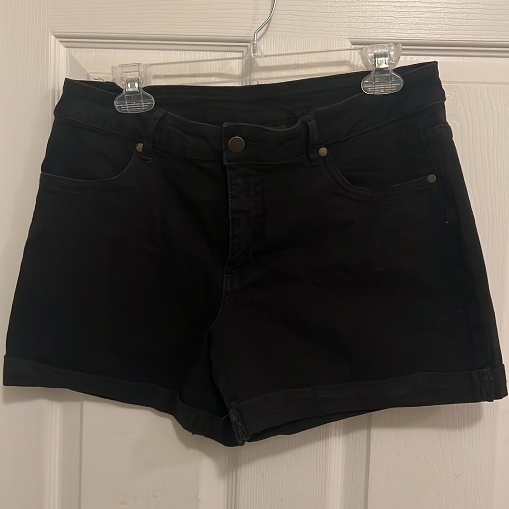 Serra 14 black denim short